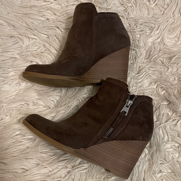Brown | Wedge | Ankle Booties - Picture 4 of 15